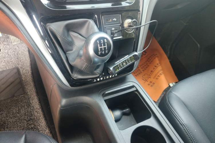 Used JAC Refine M3 2022 1.8L 7-seat Standard Edition
