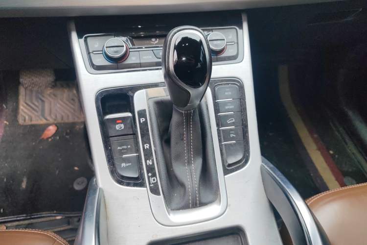 Used Geely Auto Emgrand X7 Sport 2016 1.8TD Automatic ZhiZun Version Gear Lever