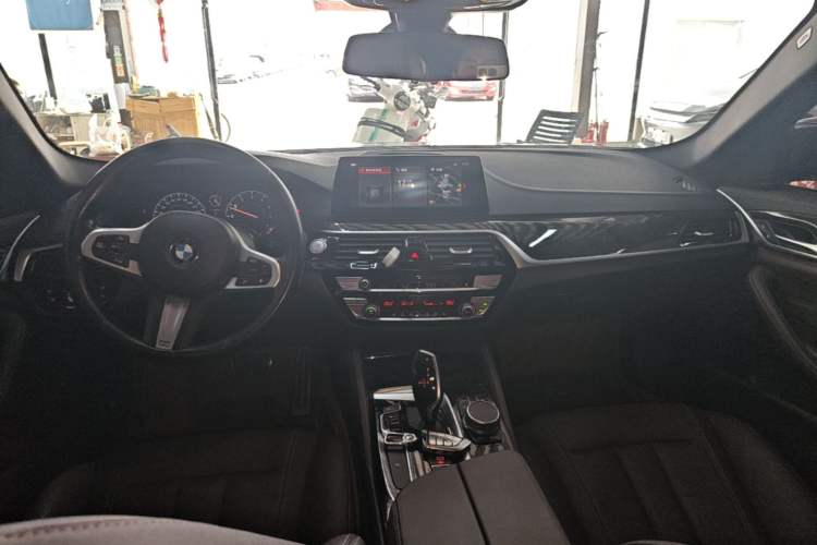 Used BMW 5 Series 2019 525Li M Sport Package