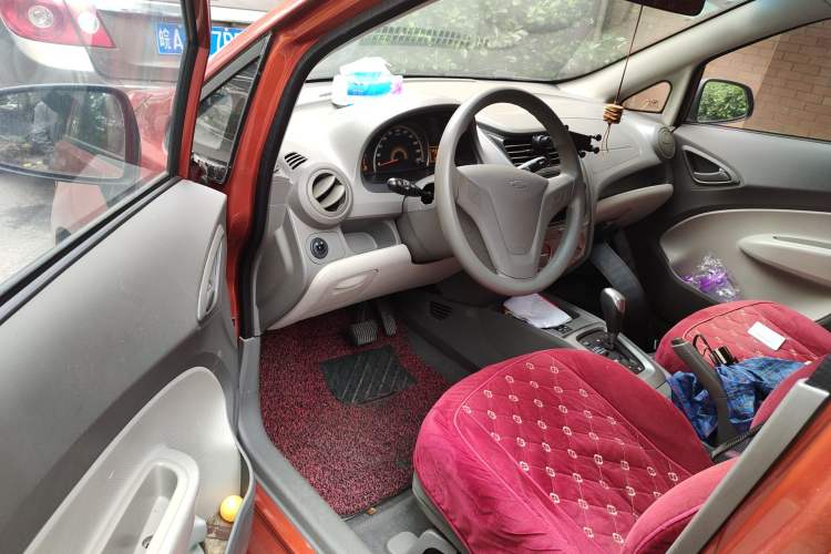 Used Chevrolet Sail 2013 Sedan 1.2L AMT Ideal Edition Driver Seat