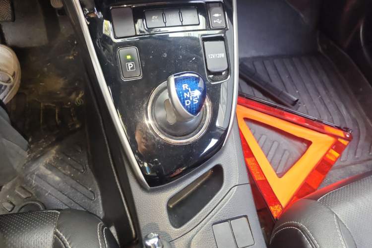 Used Toyota Levin 2016 Dual-Engine 1.8H GS-L E-CVT Leading Edition Gear Lever