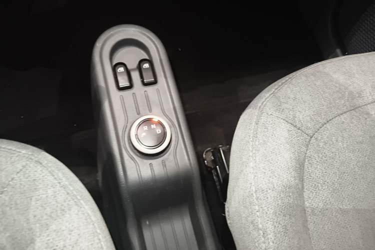 Used Wuling Hongguang MINIEV 2022 Macaron Premium Model – Lithium Ternary Battery Gear Lever