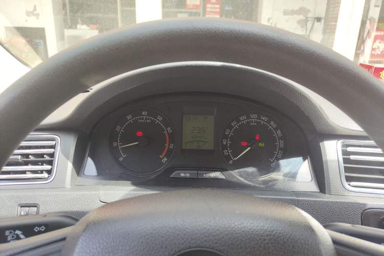 Used Skoda Rapid 2013 1.6L Automatic Smart Selection Model