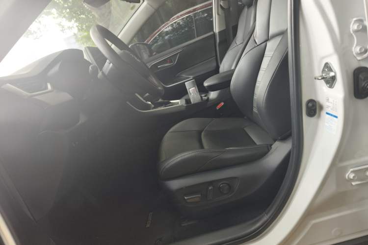 Used Toyota Wildlander 2020 2.0L CVT 4x4 Luxury Edition
