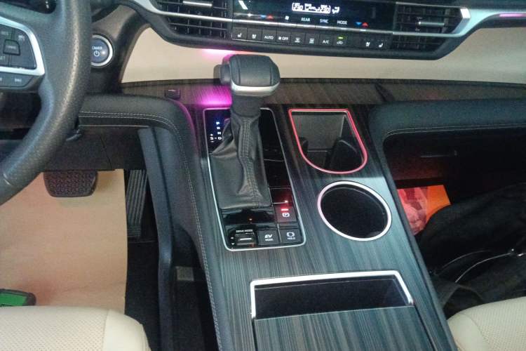 Used Toyota SIENNA 2023 2.5L Hybrid Deluxe Edition