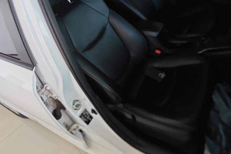 Used Toyota Corolla 2021 Dual-Engine 1.8L E-CVT Pioneer Edition Right Front Seat