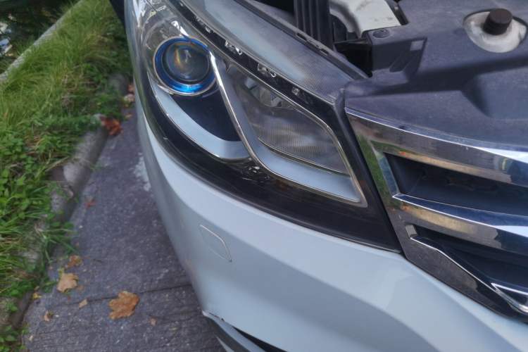 Used SAIC MAXUS G10 2016 2.0T Automatic Luxury Executive Edition Right Front Headlight