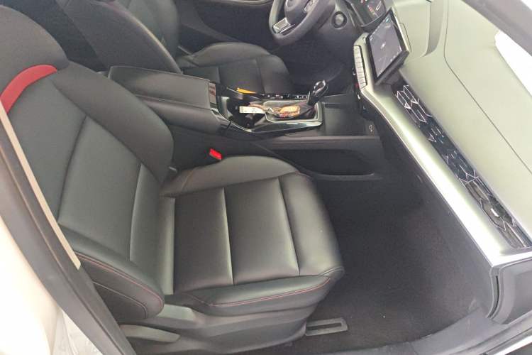 Used MG 5 2021 180 DVVT CVT Youth Luxury Edition
