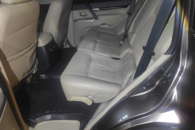 Used Mitsubishi Pajero 2016 3.0L Automatic Luxury Version China V Standard