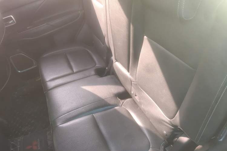 Used Mitsubishi Outlander 2018 2.0L Two-Wheel Drive Glory Edition 5 Seats
