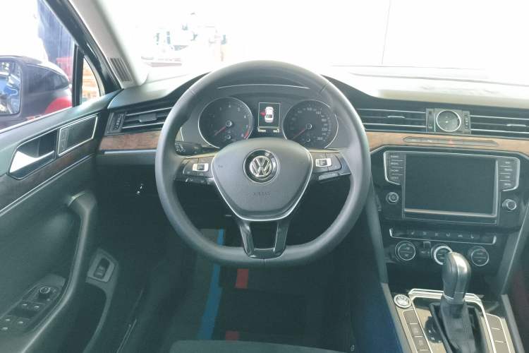 Used Volkswagen Magotan 2017 330TSI DSG Luxury Model Steering Wheel
