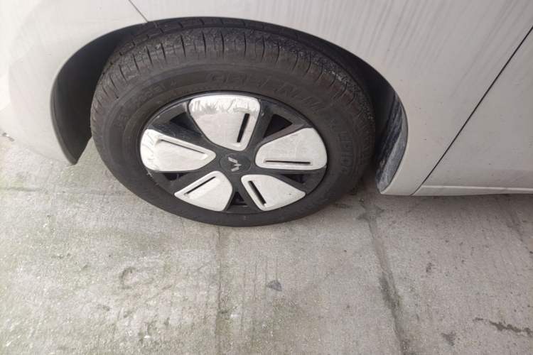 Used Wuling Hongguang MINIEV 2025 Four-Door Version Advanced Edition Exterior 4