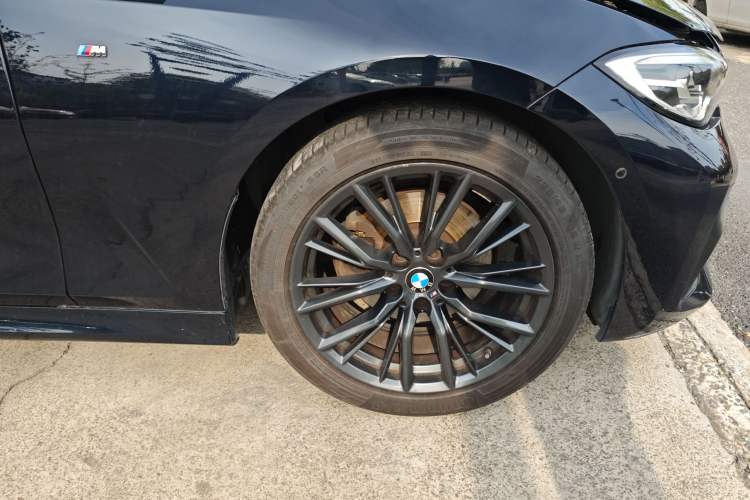 Used BMW 3 Series 2021 Restyled 325i M Sport Night Edition Package Right Front Wheel Hub