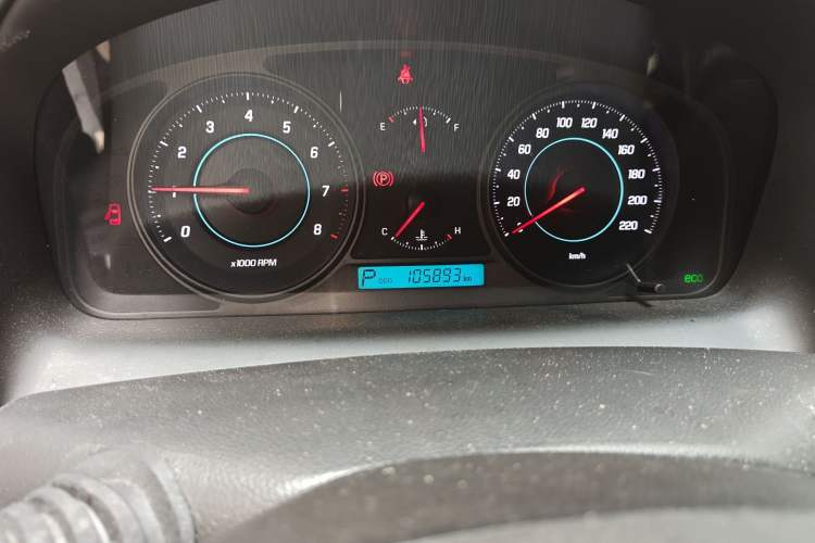 Used Chevrolet Captiva 2014 2.4L 4x4 Flagship Edition 7 Seats Odometer Close Up