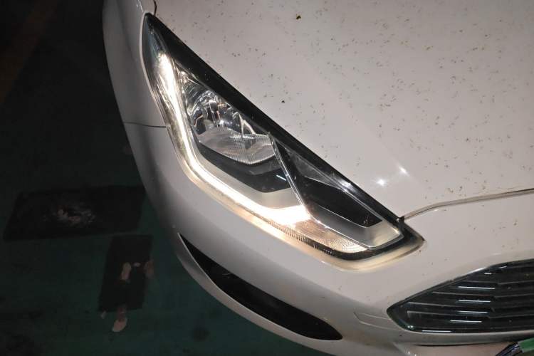 Used Ford Escort 2017 Happiness Edition 1.5L Automatic Fashion Version Right Front Headlight