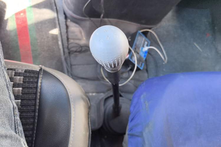 Used Iveco Daily 2021 2.5T A35 M1 Passenger Van 5-9 Seater Short Wheelbase Low Roof Dual Tires Manual Doors Gear Lever