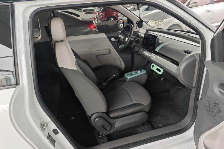 Used CHANGAN NEVO Lumin 2022 155 km – Refreshingly Sweet Edition Right Front Seat