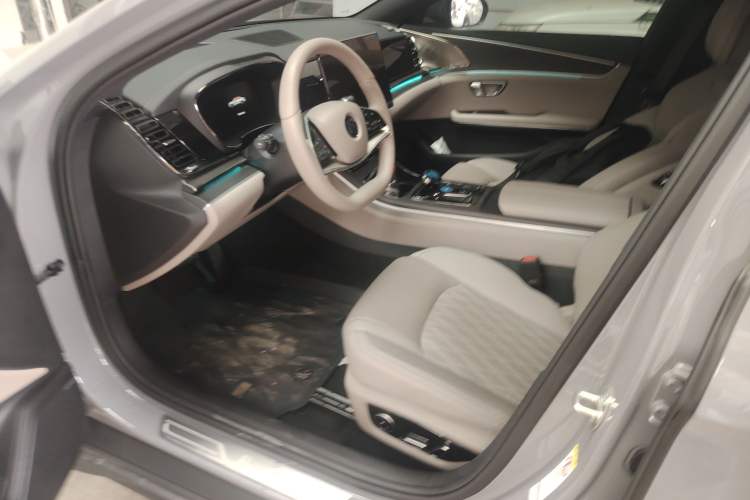 Used BYD Han 2025 DM-i Intelligent Driving Edition 125KM LiDAR Flagship Model
