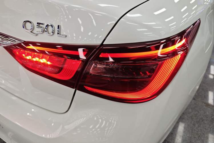 Used Infiniti Q50L 2018 2.0T Comfort Edition China VI Standard Right Rear Taillight