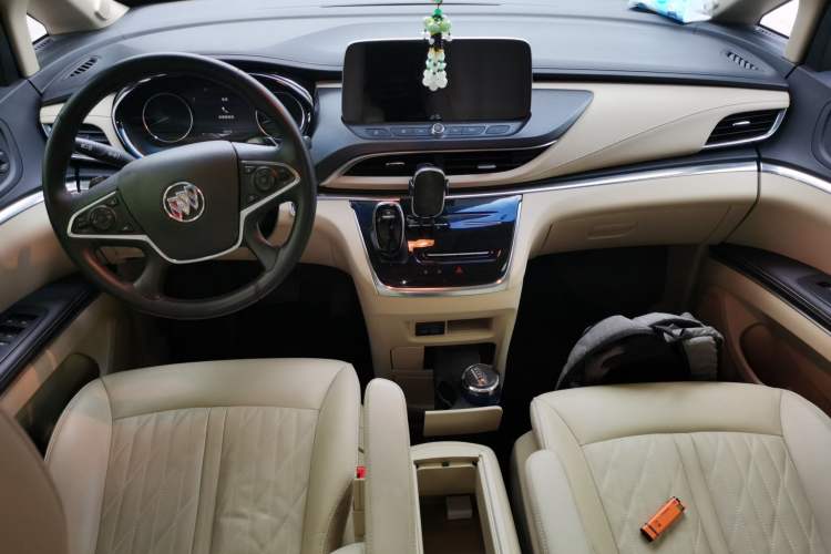 Used Buick GL8 2023 Facelifted Land Cruiser Executive Luxury Version