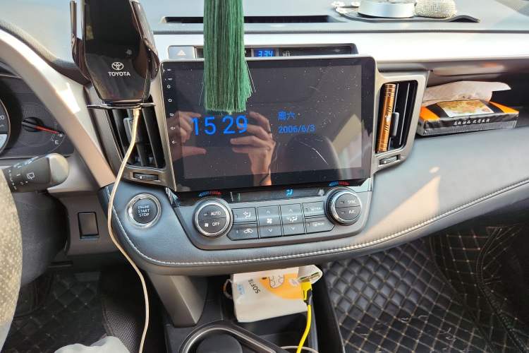 Used Toyota RAV4 2016 2.0L CVT Two-Wheel Drive Fashion Edition China V Standard