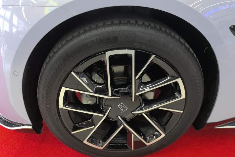 Used Avatr 06 2025 Pro Range-Extended Edition Left Front Wheel Hub