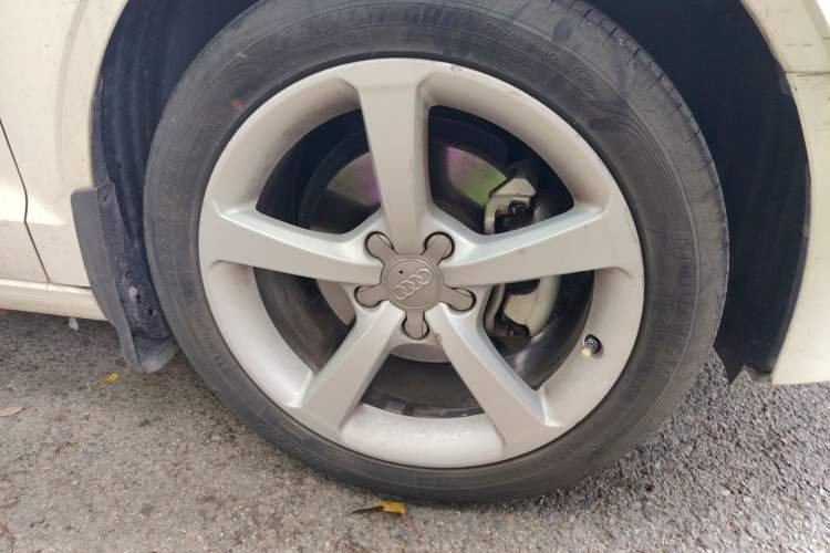 Used Audi A3 2014 Limousine 35 TFSI Automatic Comfort Model Right Front Wheel Hub