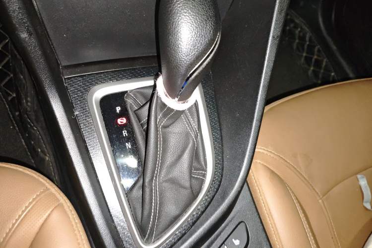 Used Buick Excelle GX 2018 18T Automatic Flagship Model Gear Lever