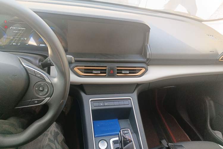 Used Dongfeng Aeolus E70 2023 400H Plug-in Hybrid Version