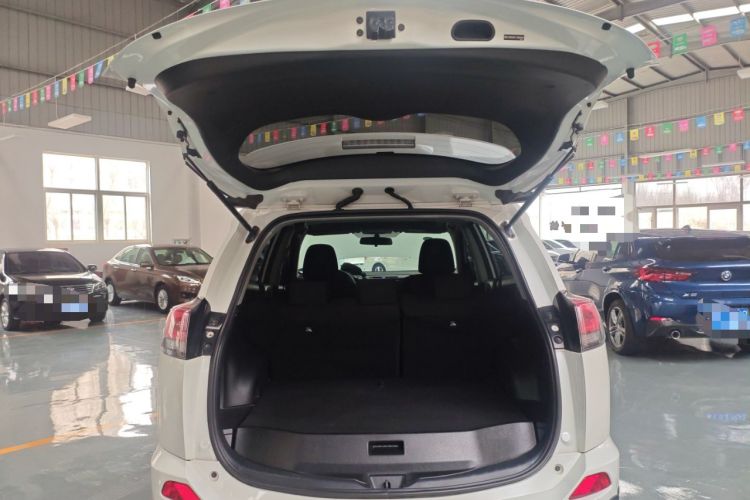 Used Toyota RAV4 2016 2.0L CVT Two-Wheel Drive Fashion Edition China V Standard