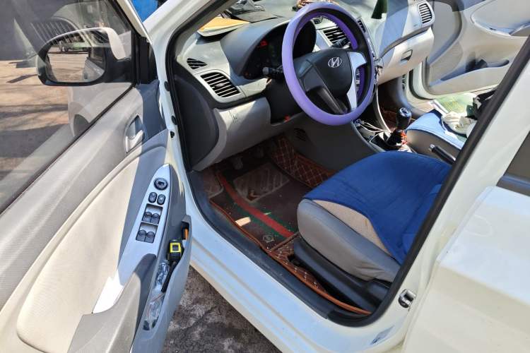 Used Hyundai Verna (older generation) 2014 1.4L Manual Smart GLS Trim Driver Seat