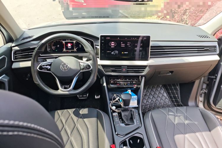 Used Volkswagen Tiguan L 2022 330TSI Automatic Two-Wheel Drive R-Line Enhanced Edition Center Console