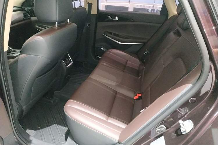 Used CHANGAN Raeton CC 2018 1.5T Automatic Elegant Starry Edition China V Standard