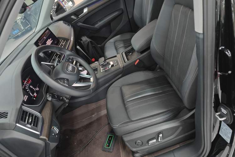 Used Audi Q5L 2023 40T Luxury Elegant Model Left Front Seat