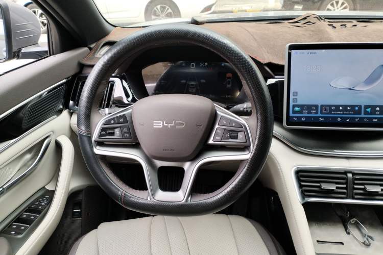 Used BYD Song PLUS New Energy 2025 DM-i 112KM Prestige Model Steering Wheel
