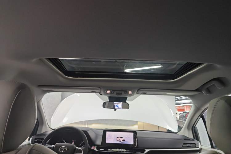 Used Toyota SIENNA 2024 2.5L Hybrid Comfort Edition Headliner