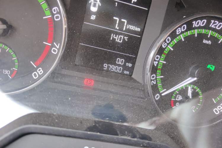 Used Skoda Octavia 2019 1.5L Automatic SmartDrive Comfort Edition China VI Standard Odometer Close Up