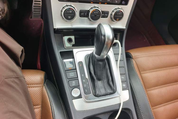 Used Volkswagen FAW-Volkswagen CC 2015 2.0 TSI Ultimate Model Gear Lever