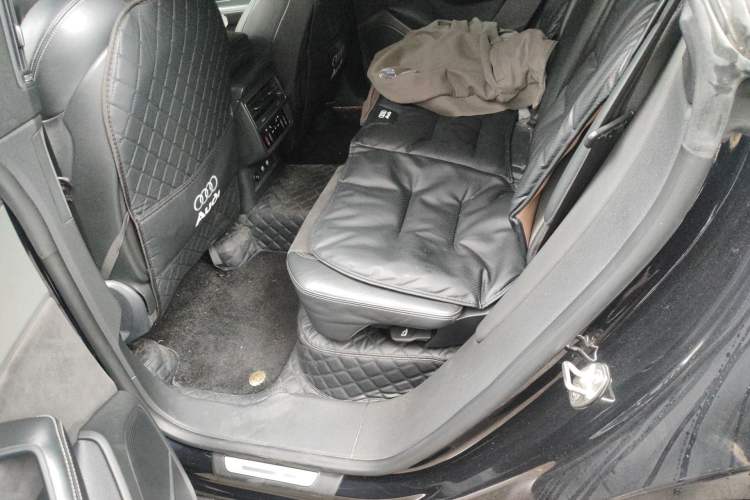 Used Audi Q8 2019 55 TFSI Prestige Dynamic Edition Interior 4