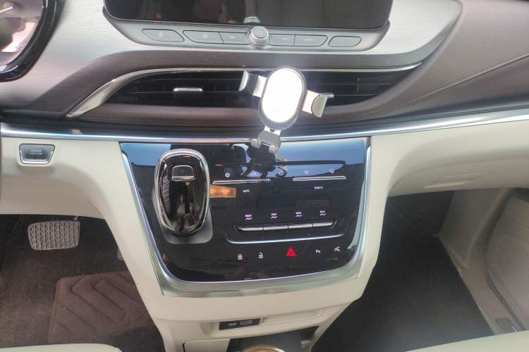 Used Buick GL8 2021 Land Cruiser Executive Class 652T Luxury Model