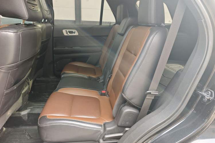 Used Ford Explorer 2013 3.5L Deluxe Model
