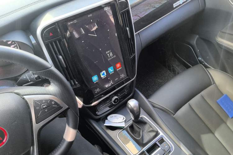 Used BYD Song MAX 2018 1.5T Automatic Smart Connect Luxury 6-Seater Audio And AC Panel