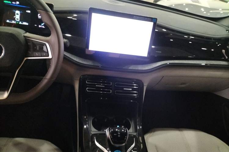 Used BYD Qin PLUS 2024 HONOR Edition DM-i 55KM Leading Model
