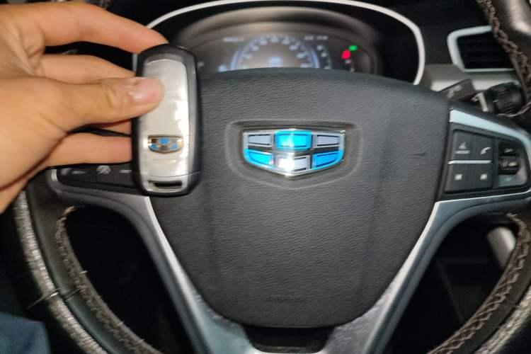 Used Geely Auto Emgrand X7 Sport 2018 1.8TD Automatic All-Wheel-Drive ZhiZun Model with 4G Connectivity Vehicle Key