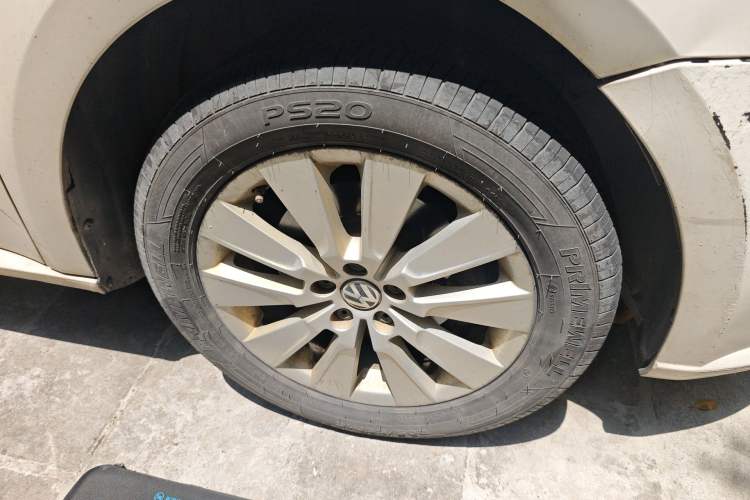 Used Volkswagen Lavida 2013 Restyled Classic 1.6L Automatic Comfort Edition
