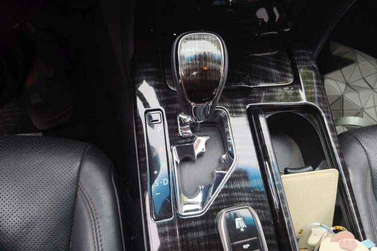 Used Toyota Crown 2015 2.0T Luxury Edition Gear Lever