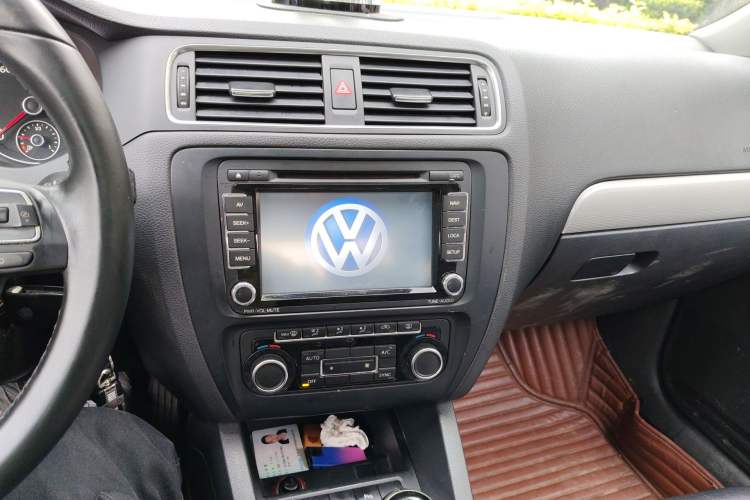 Used Volkswagen Sagitar 2014 Revised Version 1.4TSI Manual - Fashion Edition Audio And AC Panel