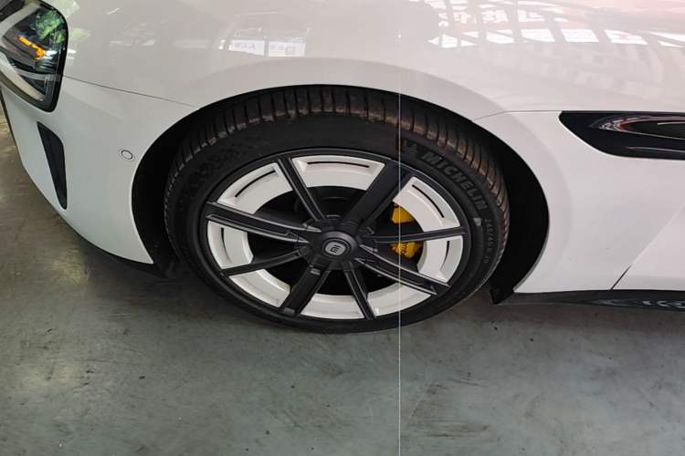 Used Xiaomi Auto SU7 2024 Four-Wheel Drive Ultra-Long Range Advanced Intelligent Driving Max Edition
