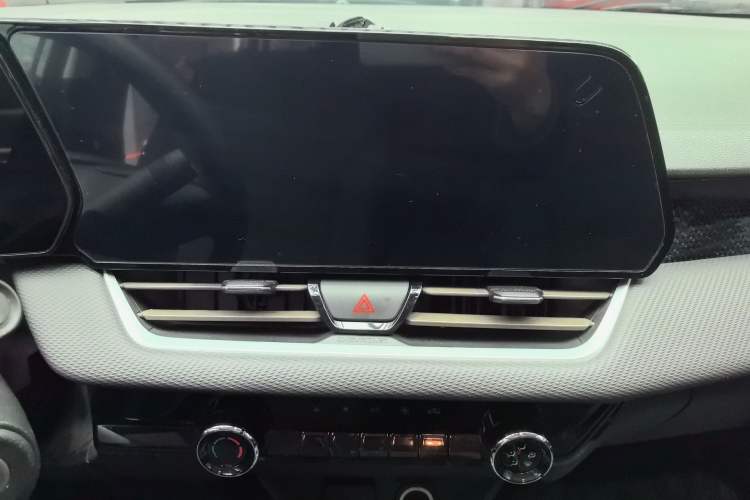 Used Chevrolet Monza 2024 1.5L Dual-Clutch Enjoyment Edition Audio And AC Panel