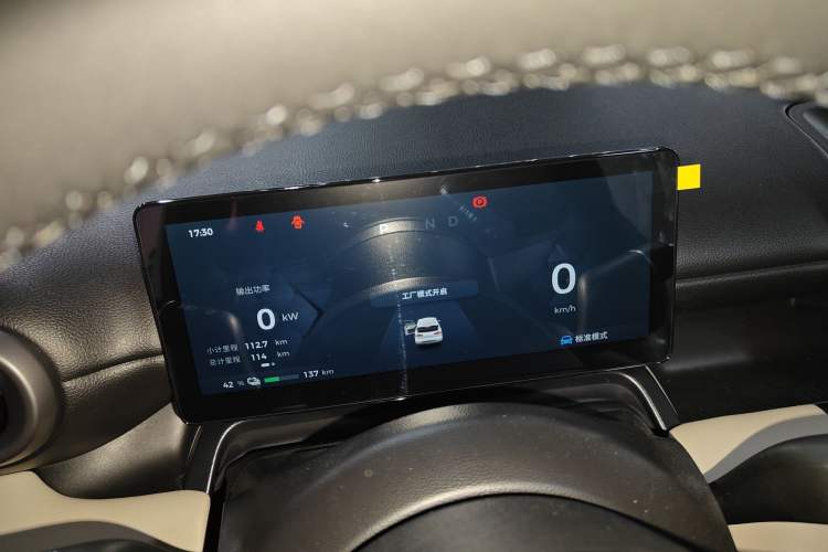 Used Wuling Bingo PLUS 2024 330 km Range Five-Seater Version
